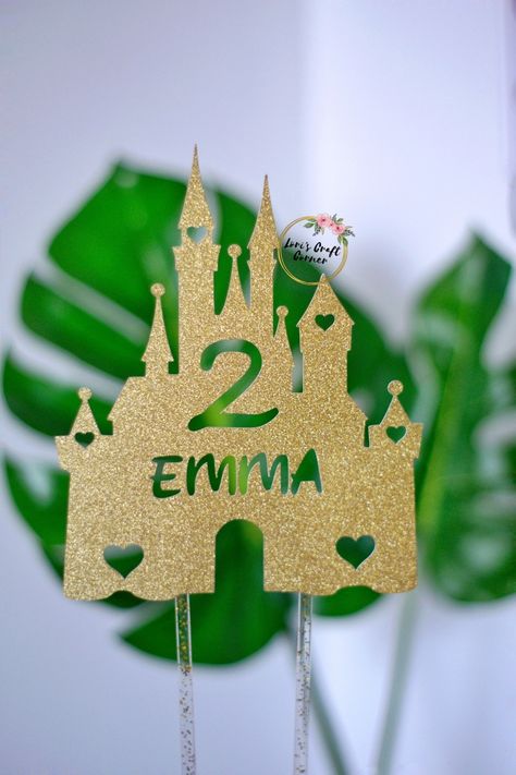 Disney Castle Cake Topper, Disney Castle Cake, Disney Princess Birthday Cakes, Castle Cake Topper, Deco Disney, Cricut Cake, Princess Theme Birthday, Princess Birthday Cake, Castle Cake