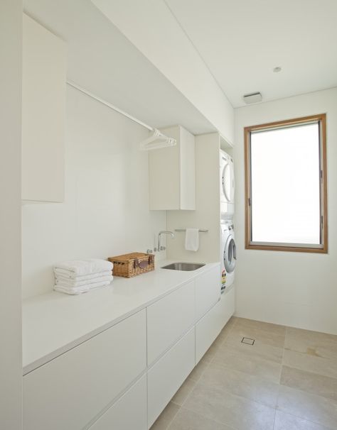 I like the simplicity of the first laundry. Also the stacking of washer/dryer. Contemporary Laundry Room, Casa Clean, White Laundry, Laundry Design, Modern Laundry Rooms, Laundry Room Inspiration, Small Laundry, Laundry Room Storage, Laundry Mud Room