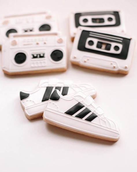 Sneaker Cookies, Cookie Art, Kick Backs, Decorated Cookies, Adidas Superstar Sneaker, I Don T Know, Looking Forward, Cookie Decorating, Air Max Sneakers