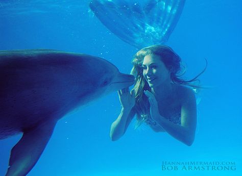 This woman is a professional mermaid and the pics are INCREDIBLE - CosmopolitanUK Splash Mermaid, Changing Careers, Real Life Mermaids, Professional Mermaid, Realistic Mermaid, Mermaid Images, Fantasy Mermaids, Mermaid Photos, Unicorns And Mermaids