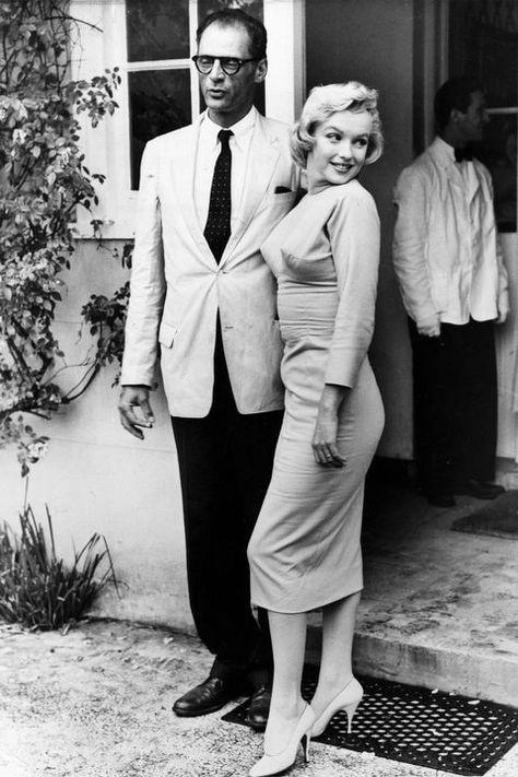 Marilyn Monroe Marriages, Marilyn Monroe Wedding, Celebrity Wedding Gowns, Marriage Pictures, Celebrity Wedding Photos, Stylish Couples, Arthur Miller, Iconic Weddings, Celebrity Wedding Dresses