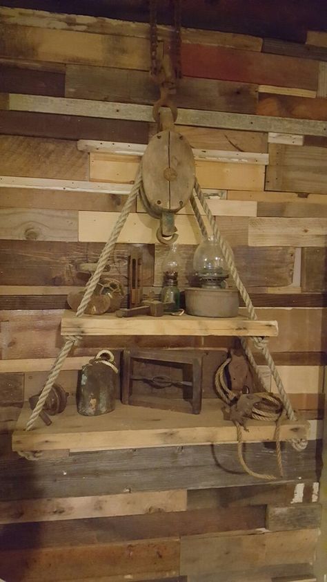 Antiques Repurposed, Rustic Furniture Design, Rustic Furniture Diy, Barn Wood Projects, Barn Wood Crafts, Dekor Diy, Garden Decor Diy, Vintage Garden Decor, Garden Deco