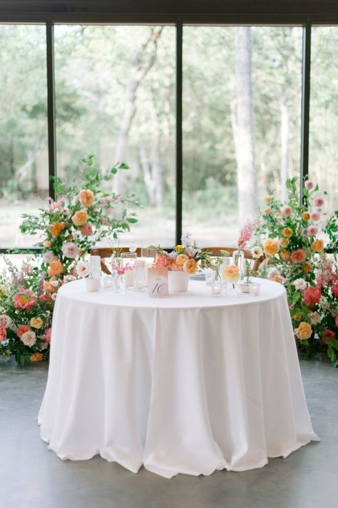 Adding bud vases and keeping large floral pieces behind the sweetheart table is a wonderful way to create a simple yet beautiful sweetheart table. Venue: The Grand Lady. Photo: Angela Lally Rushing. Wedding Sweetheart Table Flowers, Simple Sweetheart Table, Main Table Wedding, Wedding Sweetheart Table Decor, Wedding Couple Table, Sweetheart Table Backdrop, Sweetheart Table Flowers, Lady Photo, Sweetheart Table Decor