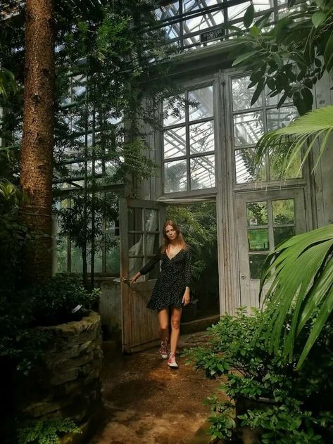 Green House Photoshoot, Botanical Garden Photoshoot Ideas, Botanical Gardens Photoshoot, Greenery Photoshoot, Botanical Garden Photography, Garden Photoshoot Ideas, Botanical Garden Photo Shoot, Greenhouse Photoshoot, Whimsical Photoshoot