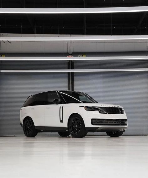 Blacked Out Range Rover, Range Rover 2024, All Black Range Rover, 2024 Range Rover, Range Rover 2023, White Range Rover, Mom Cars, Range Rover White, New Range Rover