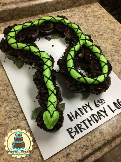 Cupcake Snake Cake, Snake Themed Cake, Snake Pull Apart Cupcakes, Snake Cupcake Cake, Snake Cakes For Kids, Reptile Cupcakes, Snake Cupcakes, Snake Cookies, Reptile Activities