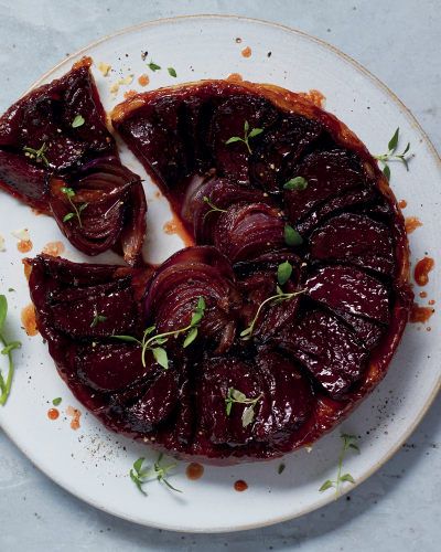 Beetroot and Red Onion Tarte Tatin - ALDI UK Onion Tarte Tatin, Onion Tarte, Caramelised Onion Tart, Beetroot Recipes, Onion Pie, Onion Tart, Meat Free Recipes, Savory Tart, Vegan Options