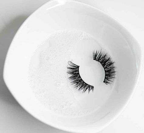 How To Clean False Lashes, How To Clean Fake Eyelashes, How To Clean False Eyelashes, How To Remove Glue, Eyebrows Makeup, Oil Free Makeup, Eyelash Extension Glue, Eyelash Glue, Fake Lashes