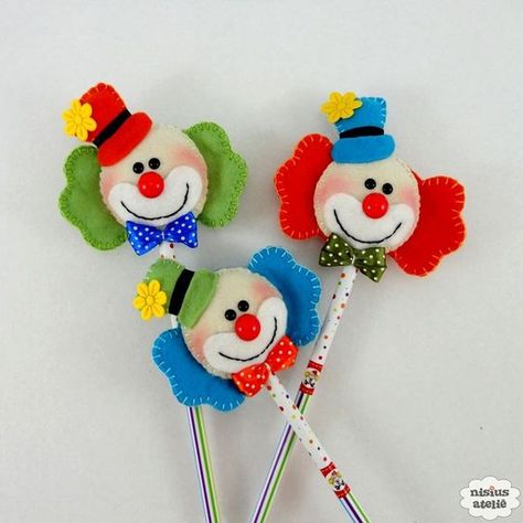 DIY felt clown pencil toppers in different vibrant colors Felt Pencil Toppers, Pencil Toppers Diy, Pencil Topper Crafts, Pen Toppers, Personalized School Supplies, Clown Party, Toppers Diy, Diy Pencil, Pinterest Crafts