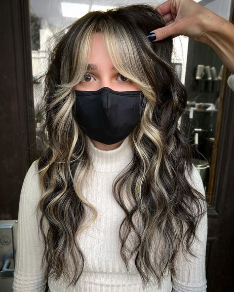 Ashlee Allen on Instagram: “🤍🖤 Cookies and Cream 🤍🖤 Who says you can't have a money piece with a shag 😍 ... What do you think of this block coloring on this babe?! .…” Money Piece Hair With Bangs, Contrast Hair, Ash Blonde Hair Balayage, Color Block Hair, Instagram Cookies, Money Pieces, Skunk Hair, Ash Blonde Balayage, Money Piece