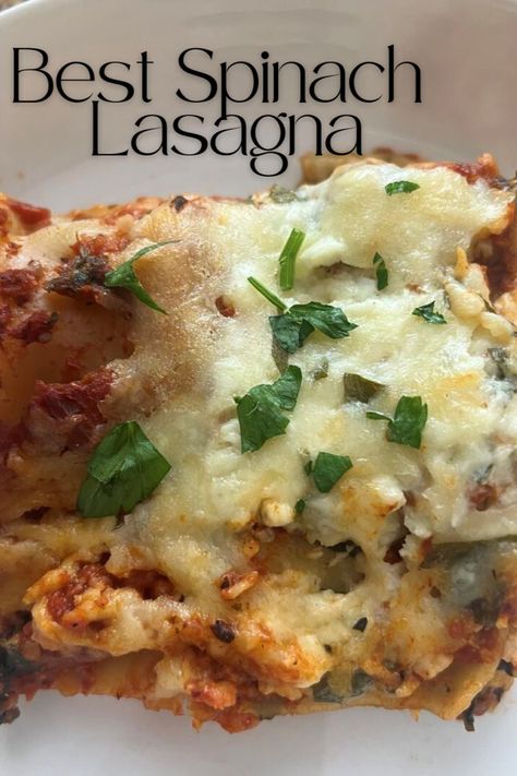 Hearty and delicious best spinach lasagna layered with spinach tomato sauce and 3 cheeses. Lasagna With Spinach And Meat, Spinach And Meat Lasagna, Meatless Lasagna Recipe, Lasagna Spinach, Easy Spinach Lasagna, Ground Beef And Spinach, Lasagna With Spinach, Spinach Mushroom Lasagna, Meatless Lasagna