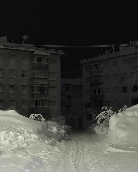 Russian Winter, Europe Aesthetic, Apartment Buildings, رعب نفسي, Winter Scenery, Winter Aesthetic, Night Aesthetic, Eastern Europe, الرسومات اللطيفة