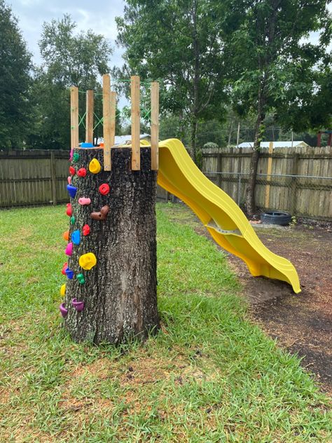 Natural Playground Diy Simple, Diy Play Equipment Outdoor, Playset Landscaping Ideas, Forest Playground Diy, Diy Backyard Slide, Back Yard Kid Friendly Ideas Diy, Tree Stump Playground, Playscape Backyard For Kids, Dirt Play Area