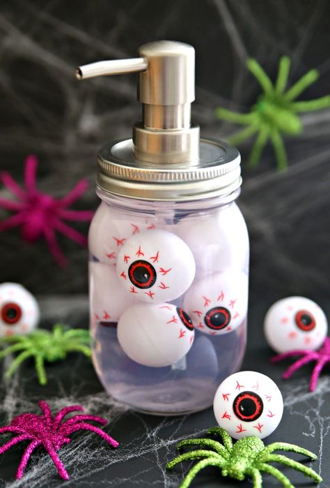 Spooky Halloween Hand Soap Halloween Mason Jars Diy, Mason Jar Halloween Crafts, Police Halloween, Spooky Diy Halloween Decor, Spooky Halloween Candles, Spooky Diy, Imprimibles Halloween, Halloween Soap, Halloween Mason Jars