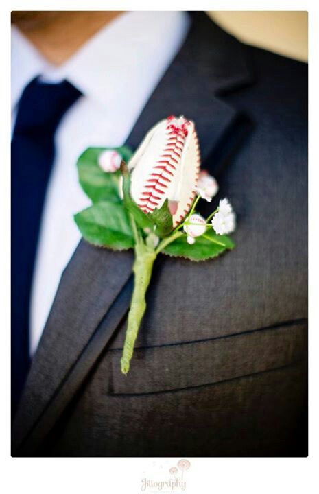 Baseball boutonnière Softball Wedding, Boutonniere Ideas, Connection Photography, Bridal Things, Sports Themed Wedding, Diy Boutonniere, Baseball Wedding, Prom Poses, Baseball Theme