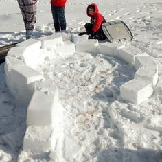 Build An Igloo, Igloo Building, Igloo House, Diy Fort, Snow Fort, Snow Drop, Snow Activities, Snow Sculptures, Down Town