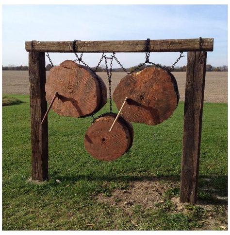 Hatchet Throwing, Diy Archery Target, Diy Archery, Outdoor Shooting Range, Garden Gym, Warrior Training, Outdoor Yard Games, Arte Viking, Diy Yard Games