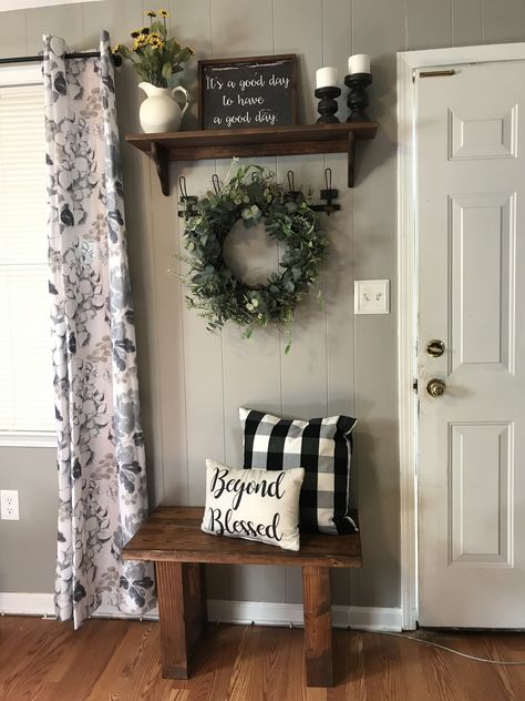 Bedroom Decor Sunflower, Decorating Narrow Wall Space, Modern Day Home Decor, Modular Home Entryway, Small Farmhouse Entryway, Entryway Chair Ideas, Country Romance Decor Home, Small Farmhouse Living Room Ideas, Very Small Entryway Ideas