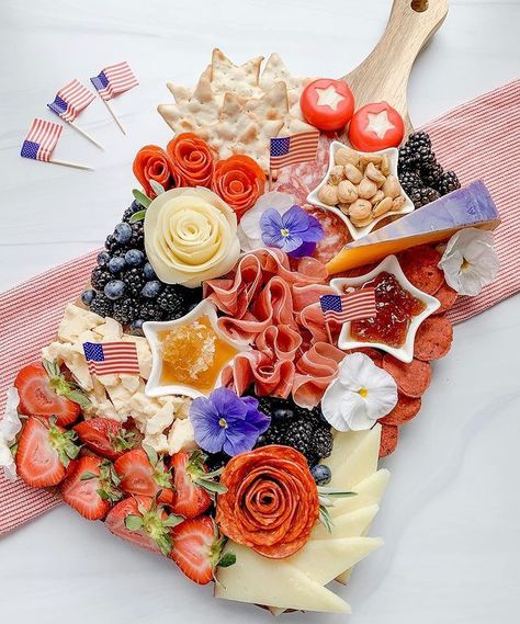 50+ Amazing 4th of July Charcuterie boards Everyone Will Love! This includes 4th of July charcuterie board, 4th of July charcuterie board ideas, 4th of July charcuterie, 4th of July charcuterie board dessert, 4th of July charcuterie board easy and more! This also includes July 4th charcuterie boards, charcuterie boards for 4th of July, 4th of July food, 4th of July food ideas, 4th of July food appetizers, 4th of July food bbq and more! #4thofjulycharcuterieboards #4thofjulycharcuterie Star Shaped Charcuterie Board, Graze Table, 4th July Food, Charcuterie Board Meats, Snack Platter, 4th Of July Desserts, Charcuterie Inspiration, Fourth Of July Food, Snack Board