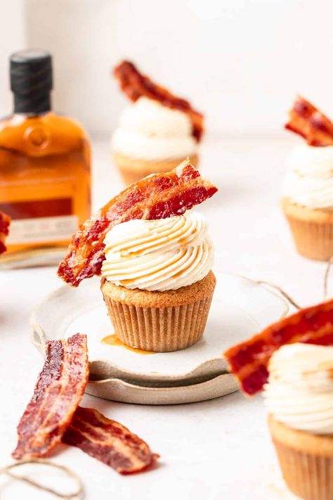 These maple bacon cupcakes are full of flavor from real maple syrup and then topped with bourbon brown butter frosting and candied bacon for the perfect sweet and salty treat! Bourbon Maple Bacon Cupcakes, Bourbon Cupcake Recipe, Maple Bacon Bourbon Cupcakes, Maple Bourbon Cupcakes, Manly Cupcakes, Maple Cupcakes, Special Cupcakes, Maple Bacon Cupcakes, Bacon Cake