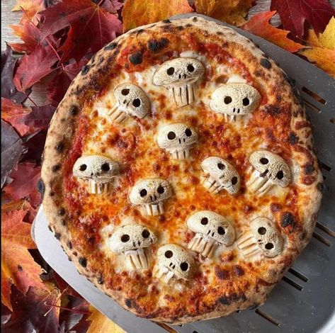 Mummys & Daddys of FB Valentines Party Food, Halloween Pizza, Halloween Breakfast, Vegan Halloween, Spooky Food, Fall Soups, Baking With Kids, Halloween Snacks, Halloween Cakes