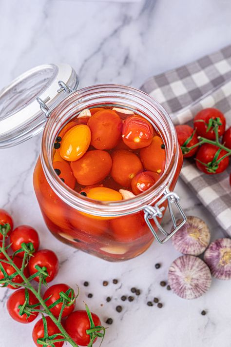 Pickled Cherry Tomatoes Pickled Cherry Tomatoes, Light Sandwiches, Pickled Tomatoes, Pickled Cherries, Dairy Free Low Carb, Snack Smoothie, Slow Cooker Pasta, Easy Healthy Eating, Dessert Smoothie