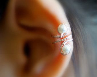 Ear Cuff Diy, Pearl Jewlery, Cuffs Diy, Silver Ear Cuff Earrings, Pearl Ear Cuff, Minimalist Ear Cuff, Fairy Ears, Ear Cuff Jewelry, Ear Parts