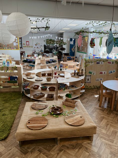 Reggio Inspired Nursery, Baby Room Garden Ideas Eyfs, Natural Theme Nursery, Eyfs Nursery Classroom, Nursery Environment Eyfs, Outdoor Playdough, Natural Eyfs Environment, Play Dough Area Eyfs, Playdough Area Eyfs