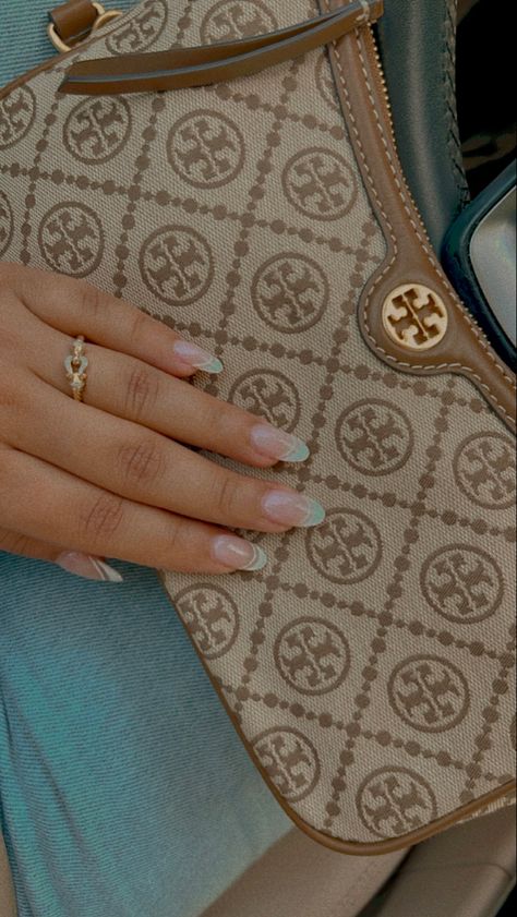 Tory Burch Purses, Tory Burch Bag Aesthetic, Tory Burch Aesthetic, Tory Burch Quilted Bag, Tory Burch Fake Bags, Long Champ, Tory Burch Ivory Bags, Purse Aesthetic, Luxury Stuff