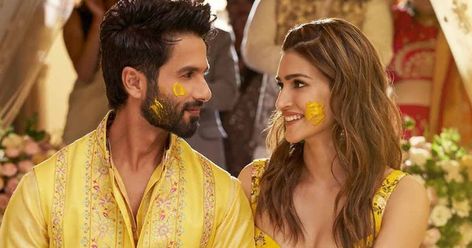 Shahid Kapoor & Kriti Sanon's Film Jumps On Valentine's Day! Check more at https://maholicious.com/shahid-kapoor-kriti-sanons-film-jumps-on-valentines-day/ Shahid Kapoor Kriti Sanon, Kriti Sanon In Teri Baaton Mein Aisa Uljha Jiya, Teri Baaton Mein Aisa Uljha, Catchy Songs, Fav Movie, Romantic Films, Hanuman Ji, Shahid Kapoor, Bollywood Couples