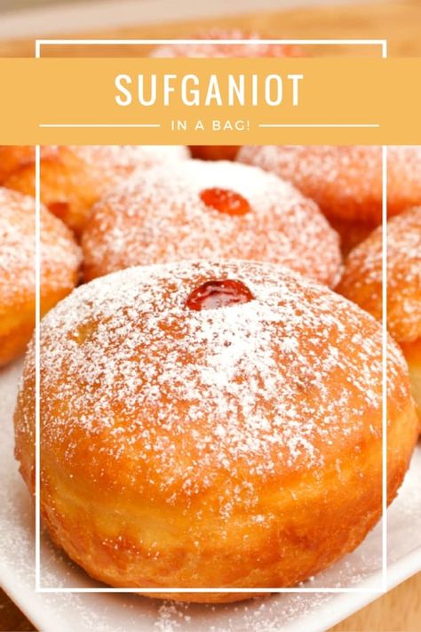 Hanukkah Sufganiyot, Surinamese Food, Hannukah Crafts, Jewish Holiday Recipes, Awesome Desserts, Doughnuts Recipe, Jelly Doughnuts, Homemade Doughnuts, Hanukkah Food