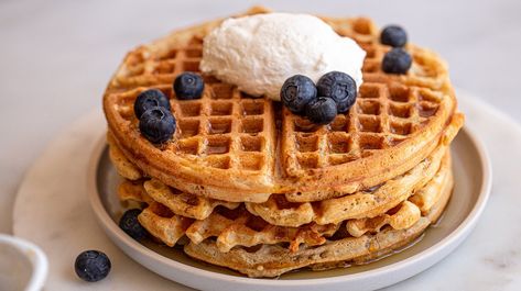 Using up sourdough starter is the perfect excuse to make waffles! The discard goes right into the batter for a fluffy and delicious breakfast. Discard Waffle Recipe, Sourdough Waffle Recipe, Using Sourdough Discard, Sourdough Discard Recipe, Sourdough Waffles, Sourdough Starter Discard, Make Waffles, Elk Recipes, Kitchen Hacks Food