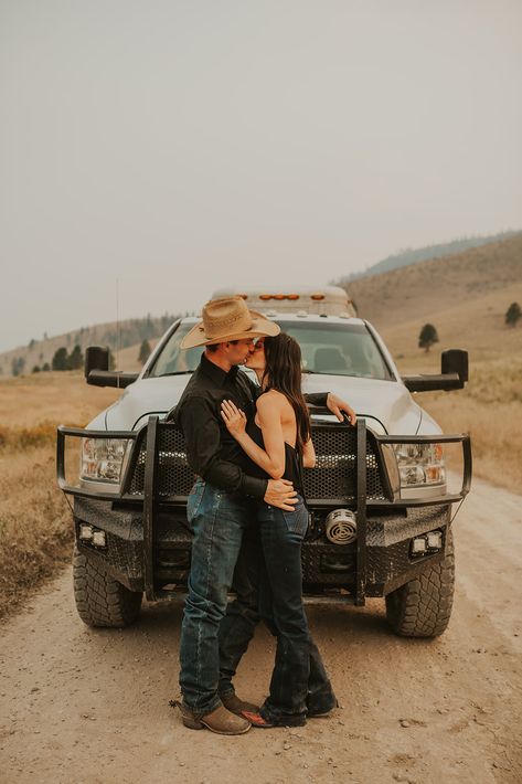 LEVI + GRACE | ENGAGEMENT - westernweddingmagazine.com Country Couple Photos, Montana Western, Cowboy Lifestyle, Country Couple Pictures, Country Relationship Goals, Country Relationships, Cute Country Couples, Country Couples, The Cardigans