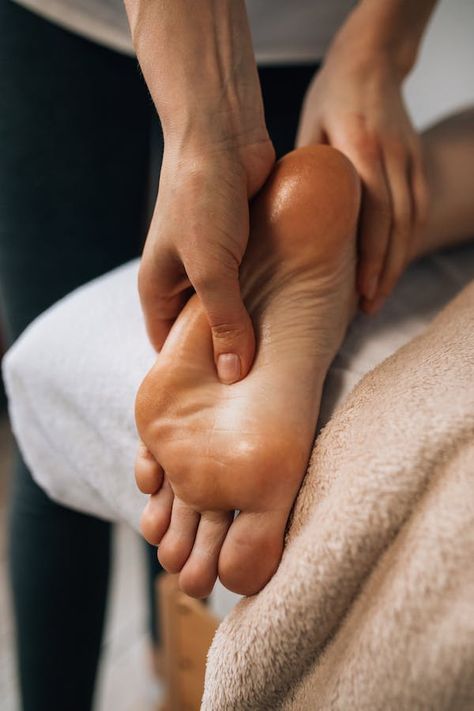 A Woman Having a Massage · Free Stock Photo Massage Images, Massage Pictures, Foot Reflexology Massage, Craniosacral Therapy, Swedish Massage, Reflexology Massage, Aromatherapy Massage, Foot Reflexology, Massage Treatment