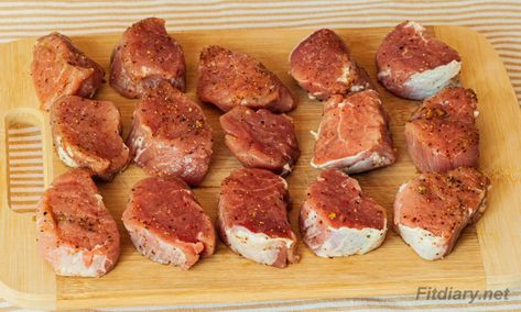 Pork Tenderloin Medallions – easy and healthy dinner Tenderloin Tips Recipe, Oven Baked Pork Tenderloin, Pork Medallion Recipes, Pork Tenderloin Medallions, Easy Pork Tenderloin, Baked Pork Tenderloin, Quick Delicious Dinner, Cooking Pork Tenderloin, Pork Medallions