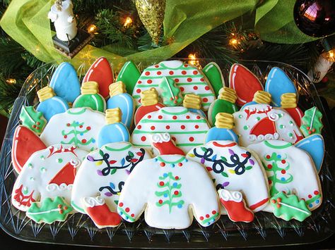 Ugly sweaters Ugly Sweater Cookies, Christmas Sweater Cookies, Ugly Christmas Sweater Cookies, Sweater Cookies, Ugly Sweater Cookie, Christmas Decorated Cookies, Cupcakes Flores, Decorated Christmas Cookies, Winter Cookies