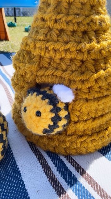 Crochet Bee Hive Pattern Free, Bee Hive Pattern, Crochet Kids, Crochet Bee, Amigurumi Toys, Chunky Yarn, Pattern Free, Crochet For Kids, Free Tutorial