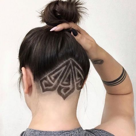 Low Undercut, Undercut Bob Haircut, Undercut Hair Designs, Undercut Hairstyles Women, Undercut Long Hair, Undercut Designs, Undercut Styles, Half Shaved Hair, Shaved Hair Designs