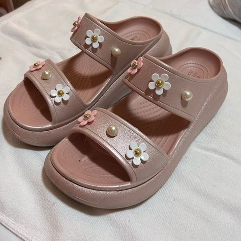 Platform CROCS Sandals SIZE 9 in women’s (ICONIC COMFORT) Crocs Women Sandals, Platform Crocs, Crocs Sandals, Comfort Women, Crocs Shoes, Birthday Girl, Charms, Sandals, Signs