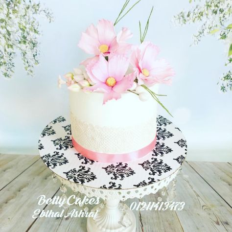 My first attempt for cosmos flowers  - Cake by BettyCakesEbthal Cosmos Flower Cake, Cupcake Blush Cosmos, Cosmo Flower Line Art, How To Paint Cosmos Flowers, Cosmos Illustration Flower, Cosmos Flowers, Floral Cake, Photo Cake, Love People