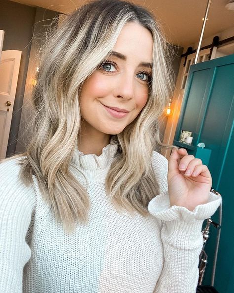 Long Bob Hairstyles Blonde, Highlights Extensions, Beachy Blonde Hair, Zoella Hair, Balyage Hair, Balayage Hair Blonde Medium, Down Hairstyles For Long Hair, Zoe Sugg, Cool Blonde Hair