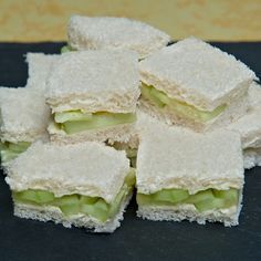 How to Keep Finger Sandwiches Fresh Food Catalogue, Small Sandwiches, Food Sandwiches, Tea Sandwich, Tea Party Sandwiches, Sandwiches Recipes, Tea Sandwiches Recipes, Afternoon Tea Recipes, Party Sandwiches