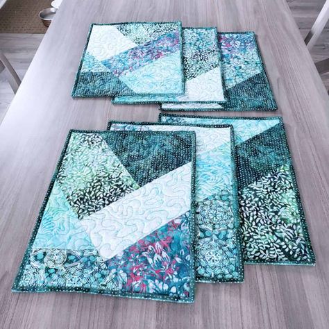 Crazy Quilt Placemats, Free Quilted Placemat Patterns, Quilted Placemats Patterns Free Ideas, Quilt Binding Ideas, Diy Placemats Fabric, Quilt Placemats, Quilt By Hand, Placemats Quilted, Easy Placemats