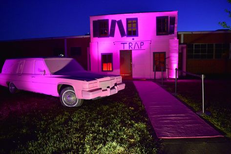 Pink Trap House, Atlanta Beltline, Trap House, Iconic Wallpaper, Baby Pink Aesthetic, Us Travel Destinations, Vacation Usa, Photo Wall Collage, Road Trip Usa