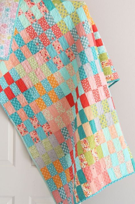 Free Jelly Roll Pattern in Multiple Sizes Jelly Roll Quilt Patterns Free Tutorials, Quilt Crafts, Jelly Roll Quilt, Easy Quilting, Jelly Roll Patterns, Cluck Cluck Sew, Jelly Roll Quilt Patterns, Spring Quilts, Stash Buster