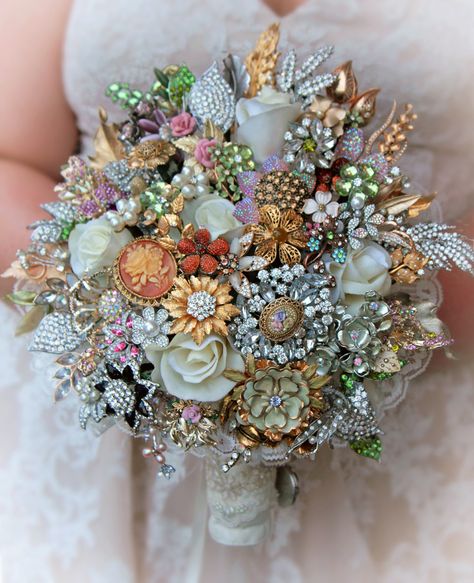 Non Flower Bouquets, Brooch Bouquet Diy, Bling Bouquet, Jeweled Bouquet, Bridal Brooch Bouquet, Wedding Brooch Bouquets, Brooch Diy, Diy Wedding Bouquet, Brooch Bouquet