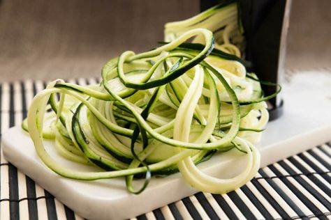 Spiral Recipes, Mustard Pickle Recipe, Zucchini Noodles Spaghetti, Canning Zucchini, Frozen Zucchini, Sugar Challenge, Freezing Zucchini, Detox Water Fat Burning, Spiralized Zucchini