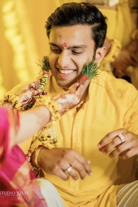 Introducing latest candid groom poses ideas. #weddingbazaar #indianwedding #uniquelehenga #groomphotosposes #groomphotosideas #groomphotosshiit #groomphotoscandid #groomphotosdog #groomphotosdance Haldi Men Poses, Groom Poses For Haldi, Haldhi Stills Boy, Haldi Photoshoot For Groom, Haldi Poses Boys, Haldi Pose For Groom, Haldi Ceremony Groom Poses, Haldi For Groom, Boys Haldi Photoshoot