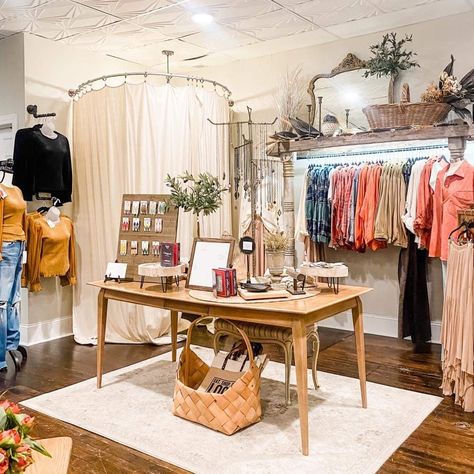 Boutique Displays Clothing, Diy Wood Clothing Rack Display, At Home Clothing Boutique Setup, Small Town Boutique Ideas, Thrift Store Set Up, Boutique Storefront Ideas, Salon Boutique Ideas Interior Design, Consignment Boutique Ideas, Clothing Display Ideas Boutiques Small Spaces