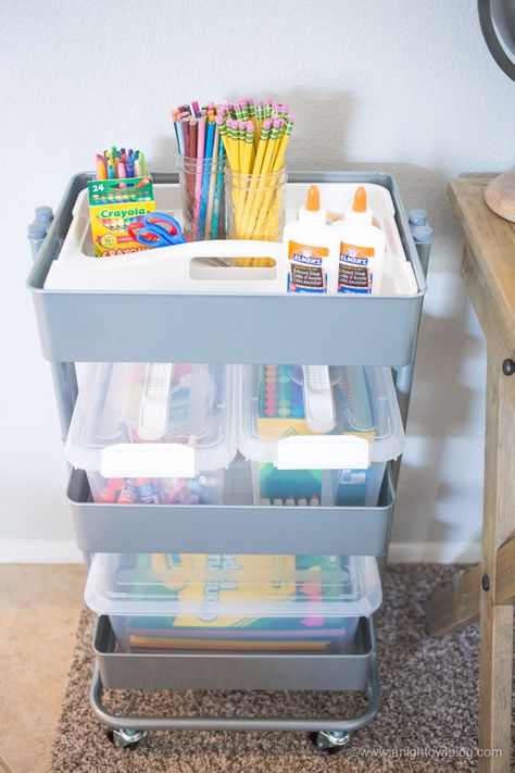 Perfect for Back to School, this year get things organized with a Mobile Homework Station; a handy rolling cart with everything your kid needs to get their homework and school projects done! Homework Cart For Kids, Rolling Cart Organization, Homework Cart, Kids Art Storage, Kids Homework Station, Homeschool Room Design, Homeschool Room Organization, Craft Cart, Homework Station